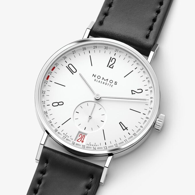 NOMOS_Glashuette_0135_Tangente_2date_01